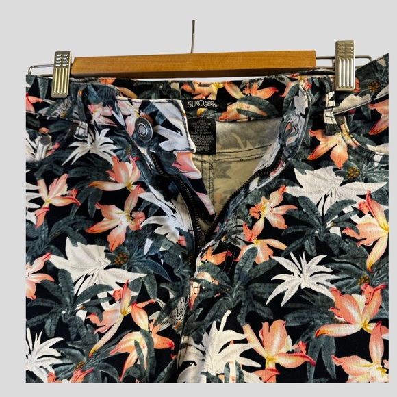 Suko Jeans Women’s Jean Shorts Floral Size 14 - Picture 2 of 14